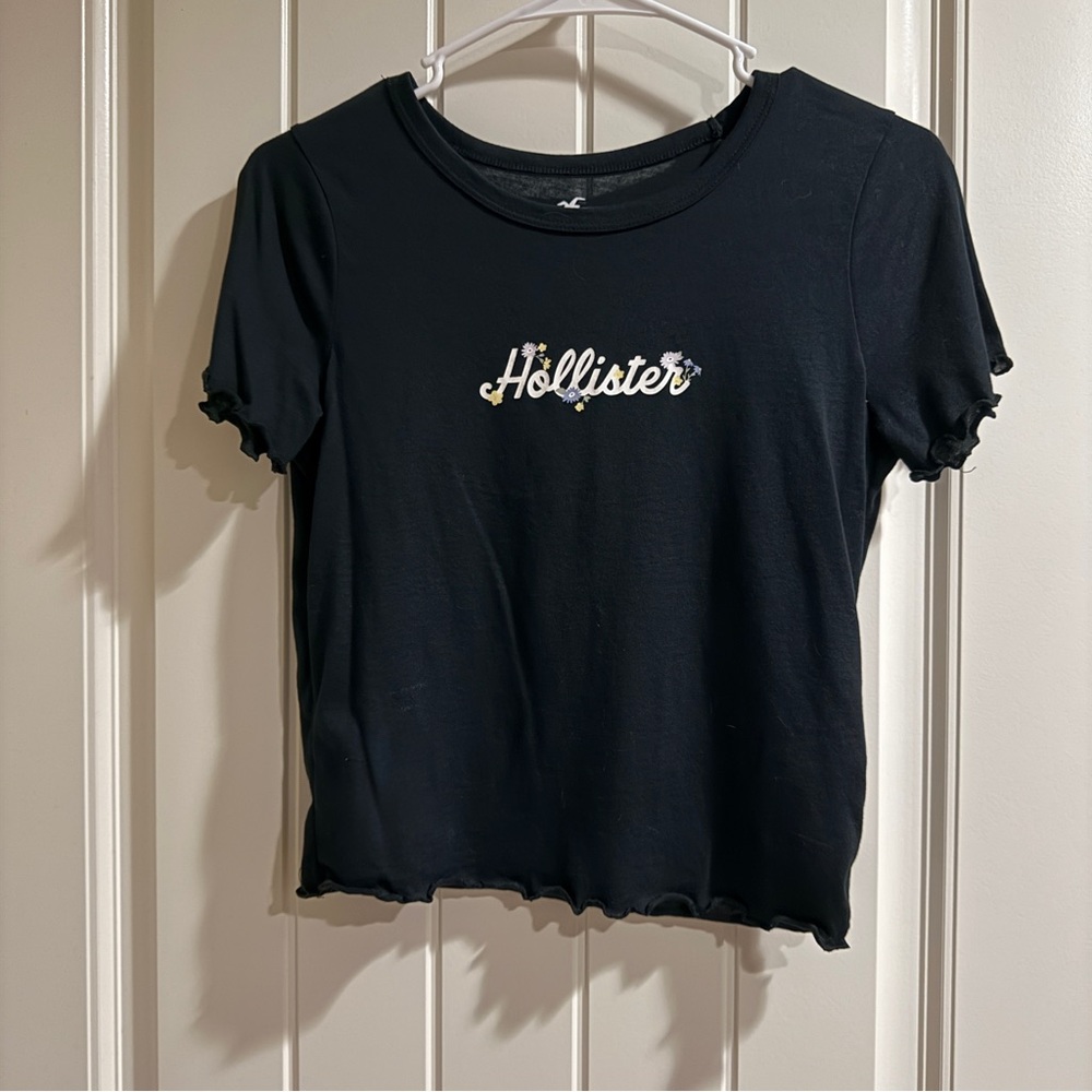 Hollister black top t-shirt logo with flowers
